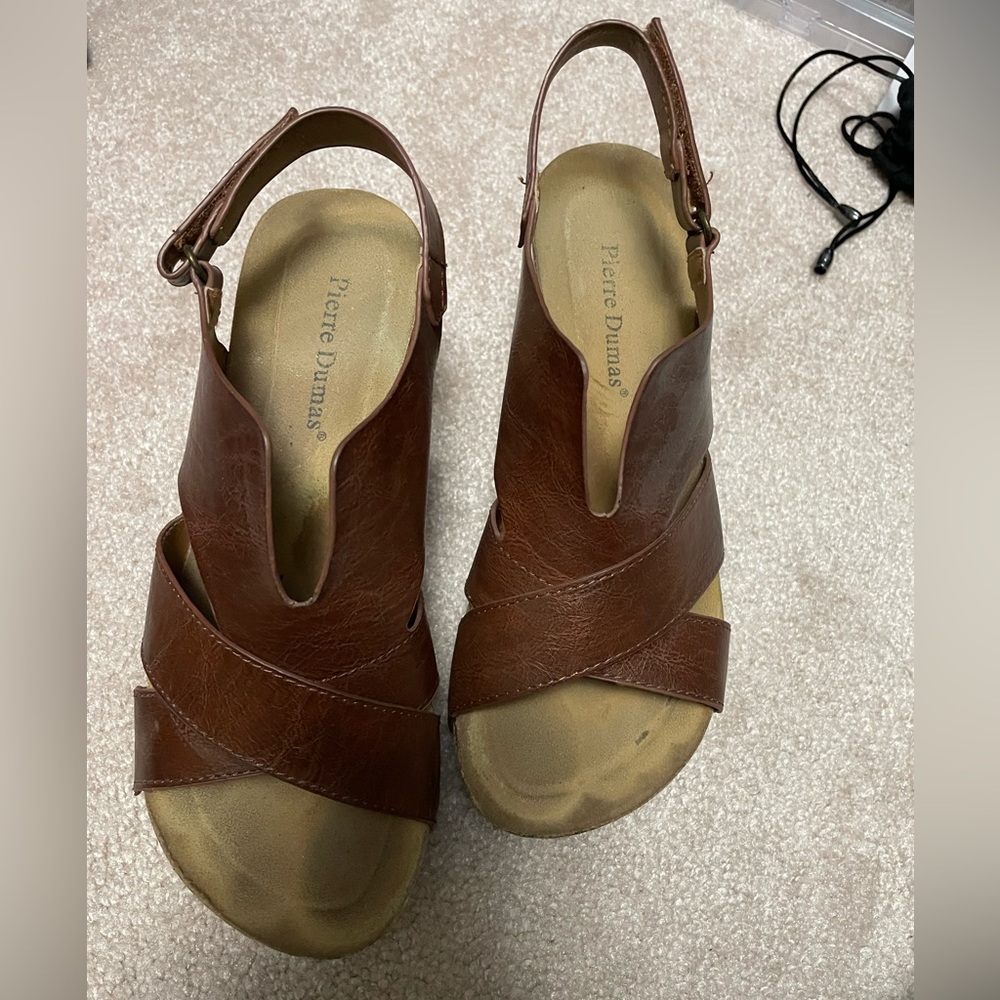 Pierre Dumas // Wedges // Size 7.5 // EUC